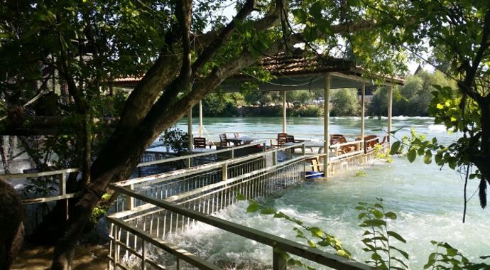 Manavgat şelalesi taştı Manavgat şelalesi taştı