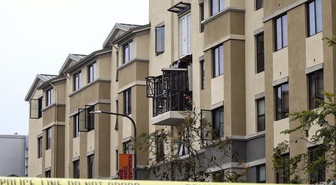 ABD'de balkonun çökmesi sonucu 6 öğrenci öldü ABD'de balkonun çökmesi sonucu 6 öğrenci öldü