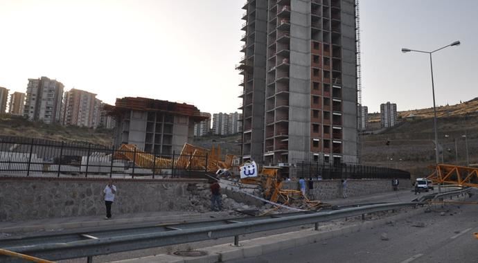 İzmir'de ninç faciası: 2 ölü, 3 yaralı İzmir'de ninç faciası: 2 ölü, 3 yaralı