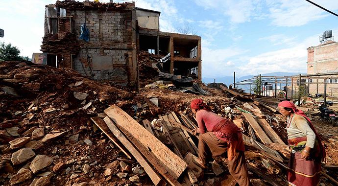 Nepal halkı zor şartlar altında hayatını sürdürmeye çalışıyor