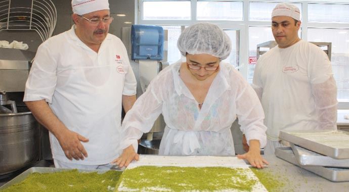 Fransız Başkonsolosu'nun baklavayla imtihanı Fransız Başkonsolosu'nun baklavayla imtihanı