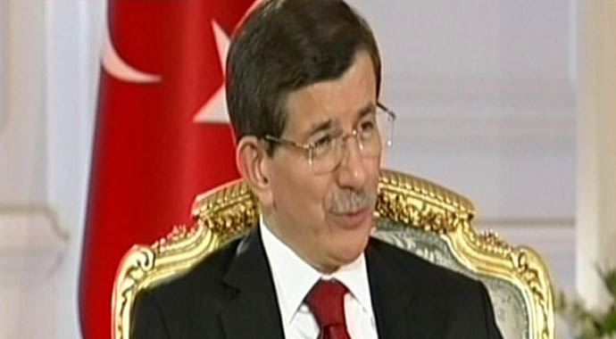 Başbakan Ahmet Davutoğlu&#039;ndan canlı yayında önemli açıklamalar