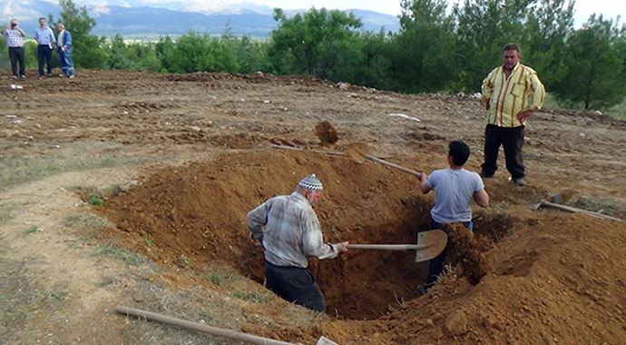 Demirel'in defnedileceği mezar kazıldı Demirel'in defnedileceği mezar kazıldı