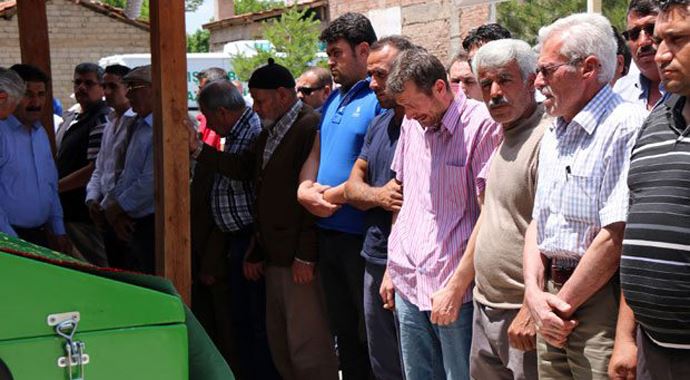 Okullar kapandığı gibi inşaatta çalışmaya başlayan liseli Abdullah öldü Okullar kapandığı gibi inşaatta çalışmaya başlayan liseli Abdullah öldü