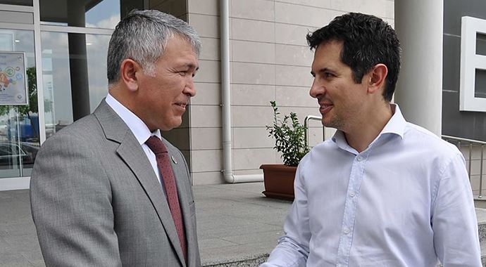 Bulgaristan sınıra çektiği tel örgüyü uzatacak