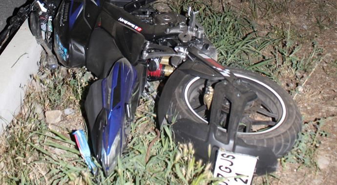 Motosikletin çarptığı genç kız feci şekilde can verdi Motosikletin çarptığı genç kız feci şekilde can verdi