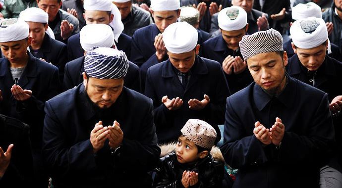 Çin&#039;de Müslümanlar ilk iftarını yaptı