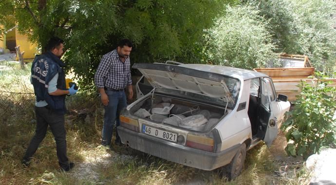 2 gün önce çaldıkları arabayı, terk ettiler 2 gün önce çaldıkları arabayı, terk ettiler