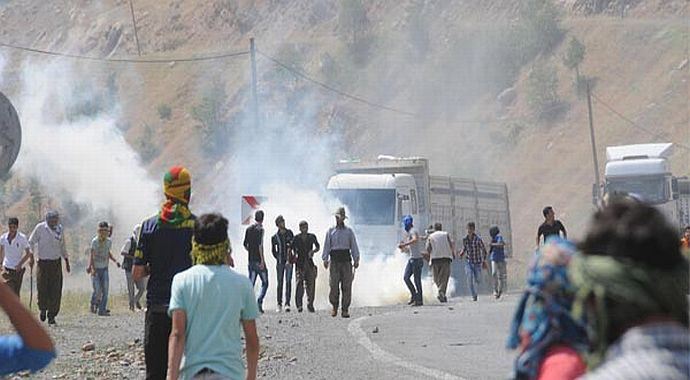 Hakkari&#039;de yol gerginliği