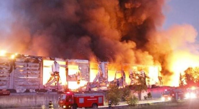 Kocaeli'de kimya deposunda patlama