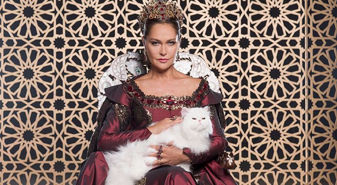 Hülya Avşar 'Safiye Sultan' oldu Hülya Avşar 'Safiye Sultan' oldu