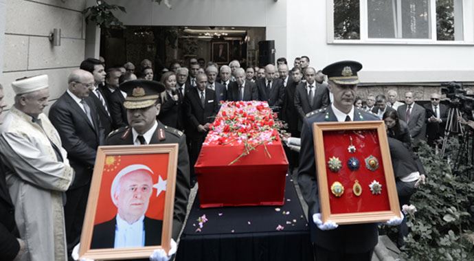 Demirel için tören düzenlendi