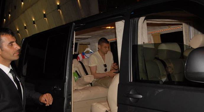 Burak Yılmaz aracına polis sireni taktırdı Burak Yılmaz aracına polis sireni taktırdı