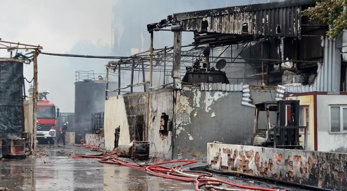 Kocaeli&#039;deki büyük fabrika yangını kontrol altına alındı