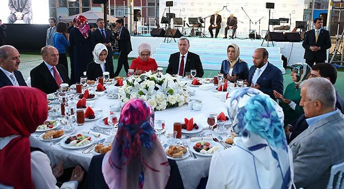 Erdoğan: &#039;Aileyi ve eğitim kurumlarını güçlendirmeliyiz&#039;