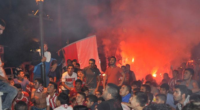 Play-off maçı sonrası ortalık karıştı Play-off maçı sonrası ortalık karıştı