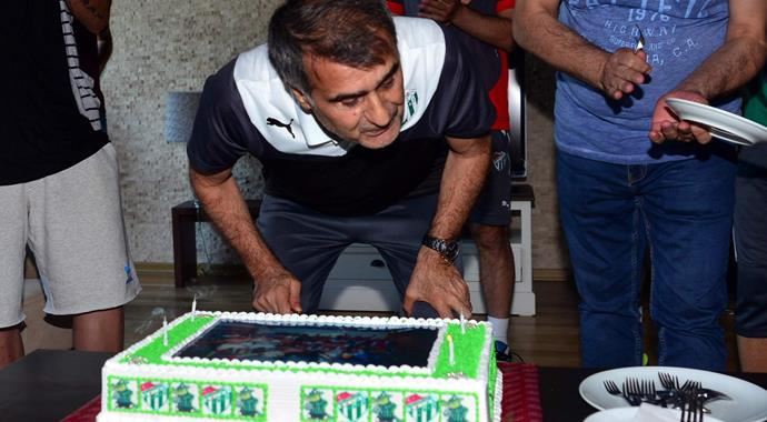 Şenol Güneş&#039;e doğum günü sürprizi