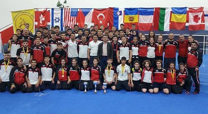 Başakşehir'in Yıldızları İzmir'de parladı Başakşehir'in Yıldızları İzmir'de parladı