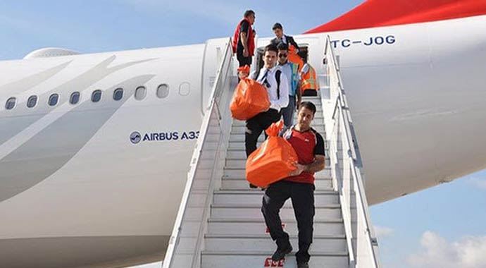Yurtdışındaki oylar uçaktan indi