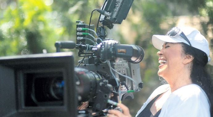 Türkan Şoray yıllar sonra kamera arkasında Türkan Şoray yıllar sonra kamera arkasında