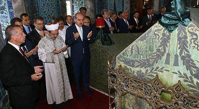 Eyüp Sultan Türbesi Erdoğan'ın katılımıyla açıldı Eyüp Sultan Türbesi Erdoğan'ın katılımıyla açıldı