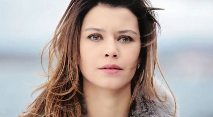 Beren Saat isyan etti! Beren Saat isyan etti!