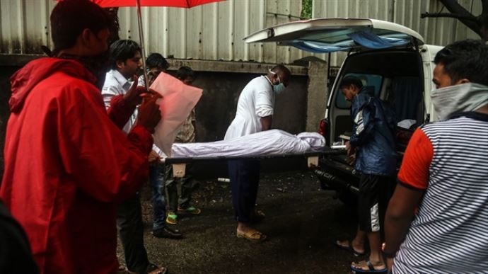 Hindistan'da kaçak alkol 74 kişiyi öldürdü Hindistan'da kaçak alkol 74 kişiyi öldürdü