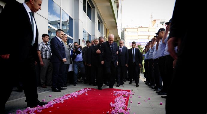 Demirel'in cenazesinde talihsiz olay! Demirel'in cenazesinde talihsiz olay!