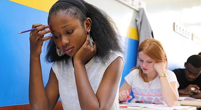 &#039;Dünyanın renkleri&#039; bir arada Türkçe öğreniyor