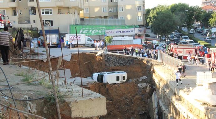Üsküdar'da AVM inşaatında göçük