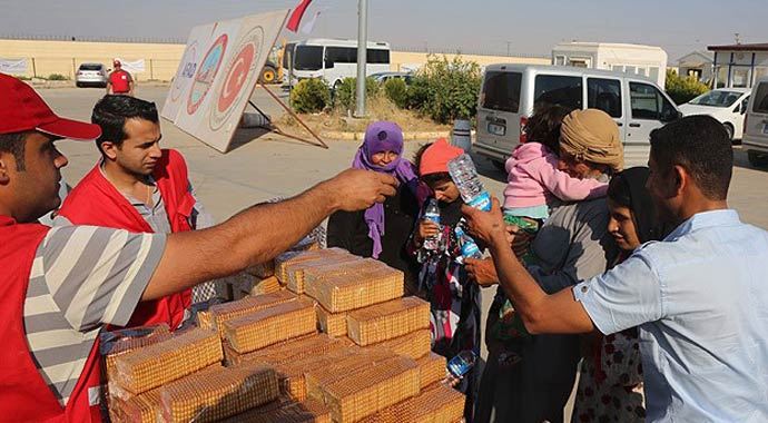 Suriyeli sığınmacılar için &#039;seferber&#039; oldular