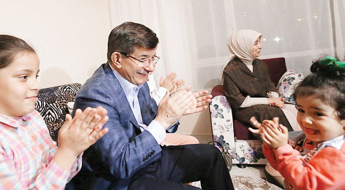 Başbakan'dan ailece iftar sürprizi Başbakan'dan ailece iftar sürprizi