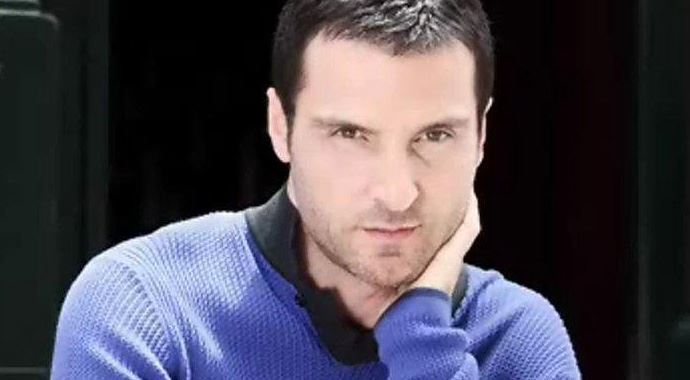 Sinan Özen sahnede fenalık geçirdi