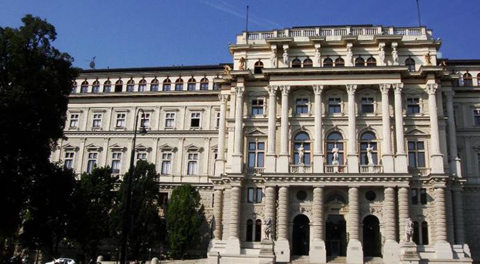 Avusturya'daki 'İslam Yasası' mahkemeye taşınıyor Avusturya'daki 'İslam Yasası' mahkemeye taşınıyor