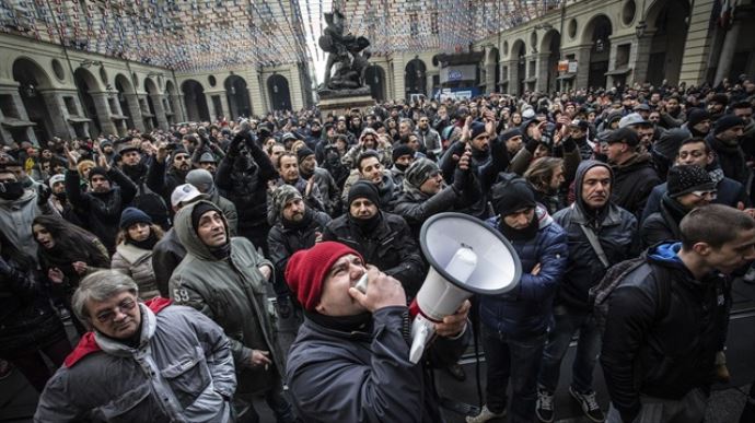 Roma'da mülteciler insanca yaşam istiyor