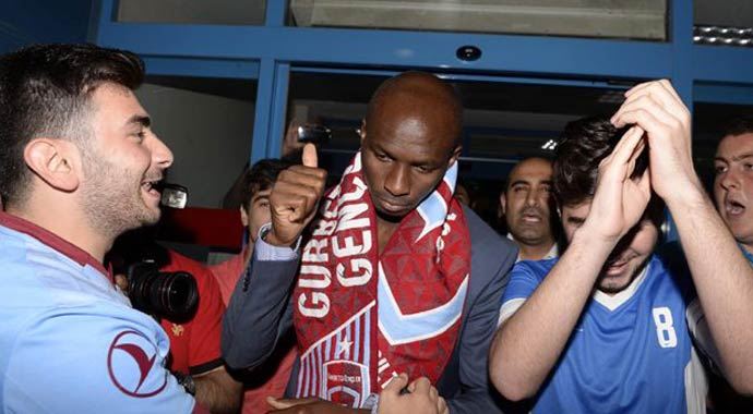 İmza atmadan gitmişti! M'bia transferinde sürpriz gelişme
