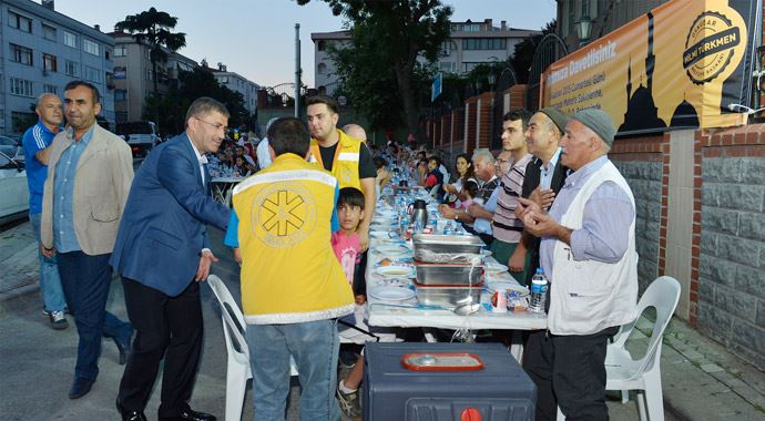 Sokak iftarları komşuluğu artırıyor