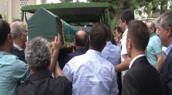 Cem Garipoğlu&#039;nun dedesi toprağa verildi