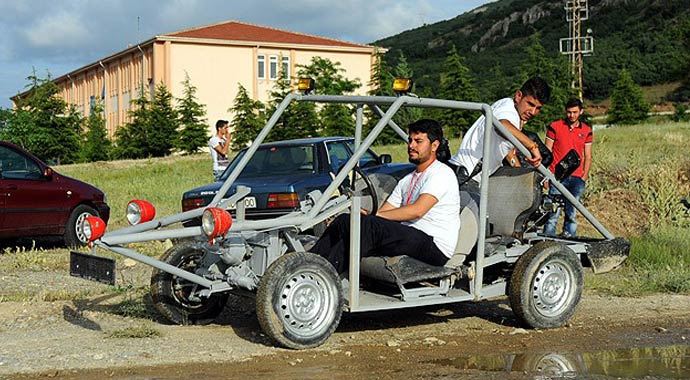 Harçlıklarıyla motorlu araç ürettiler Harçlıklarıyla motorlu araç ürettiler