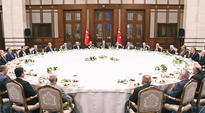 Davutoğlu Darülaceze sakinleriyle buluştu