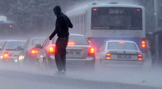 Meteoroloji'den İstanbul'a sağanak uyarısı Meteoroloji'den İstanbul'a sağanak uyarısı