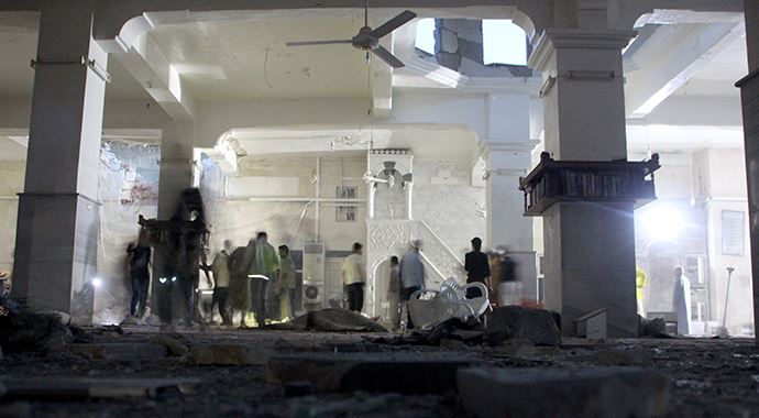 Katil Esad cami vurdu: 15 kişi hayatını kaybetti Katil Esad cami vurdu: 15 kişi hayatını kaybetti