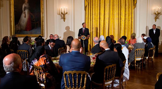 Obama, Ramazan dolasıyla Beyaz Saray'da iftar yemeği verdi Obama, Ramazan dolasıyla Beyaz Saray'da iftar yemeği verdi