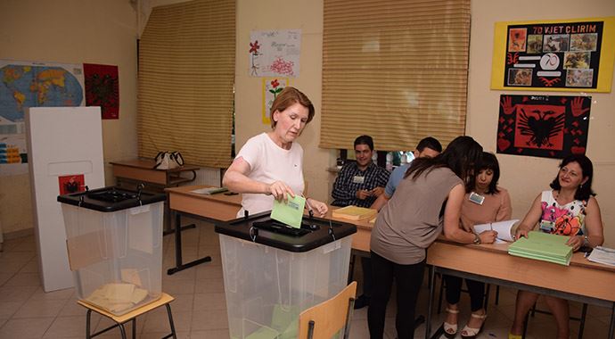 Arnavutluk'ta yerel seçim: 61 belediyeden 55'inde oy sayımı tamamlandı Arnavutluk'ta yerel seçim: 61 belediyeden 55'inde oy sayımı tamamlandı
