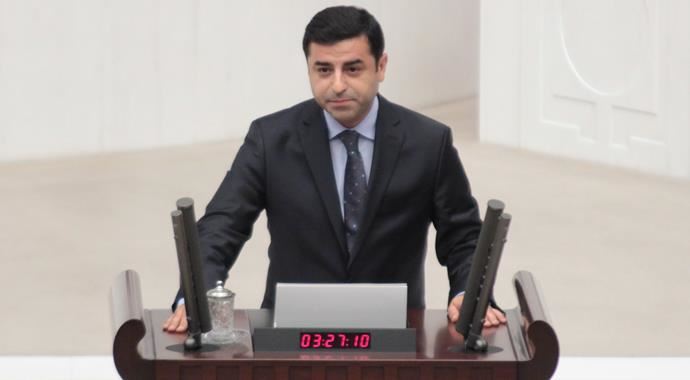 Dilek Öcalan katiplik yaptı, Demirtaş yemin etti