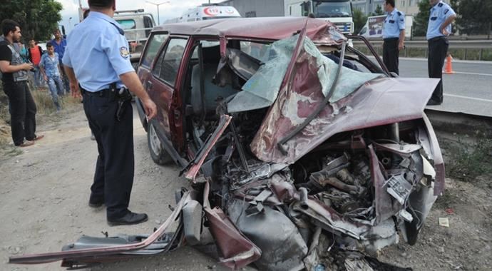 Bursa'da trafik kazası: 1 ölü 1 yaralı Bursa'da trafik kazası: 1 ölü 1 yaralı