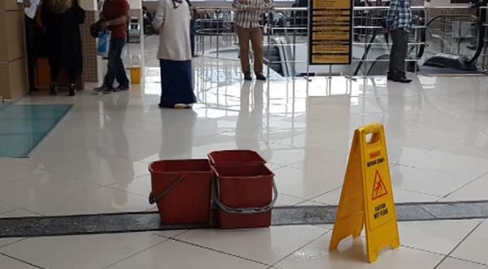 'Dünyanın en büyük adliyesi' yağmura teslim oldu
