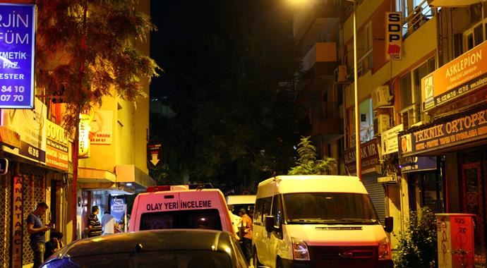 İzmir'de SDP'ye operasyon, gözaltılar var İzmir'de SDP'ye operasyon, gözaltılar var