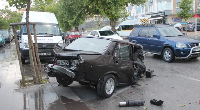 Bu arabadan sapa sağlam çıktılar! Bu arabadan sapa sağlam çıktılar!