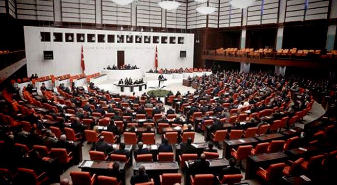 Yemin ederken ayağını kaldıranlar koalisyonu… Yemin ederken ayağını kaldıranlar koalisyonu…